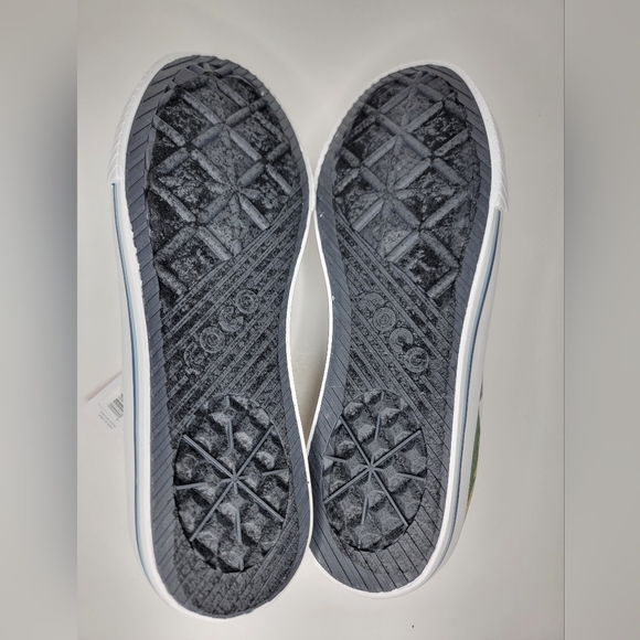 North Carolina Tar Heels Women NCAA College Team Camo Low Canvas Sneakers Shoes - Picture 9 of 10